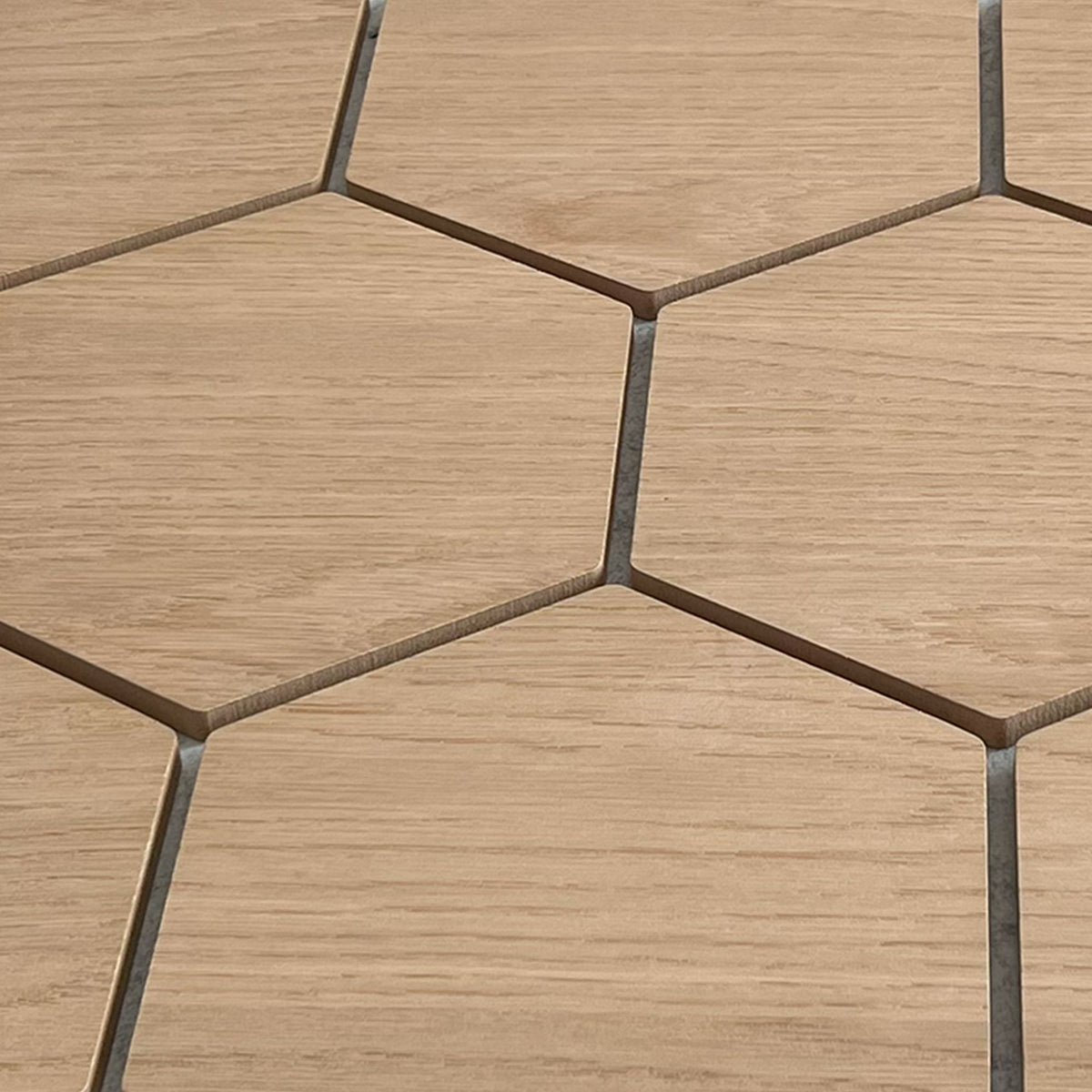 Sample hexagon wandpaneel naturel eiken met grijs vilt 2