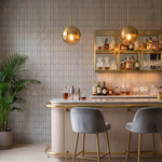 Crimson Pearl White houten wandpaneel als bar-achterwand